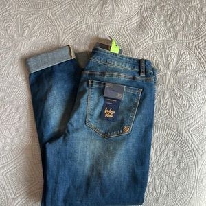 Juniors jeans. Crop style. High rise